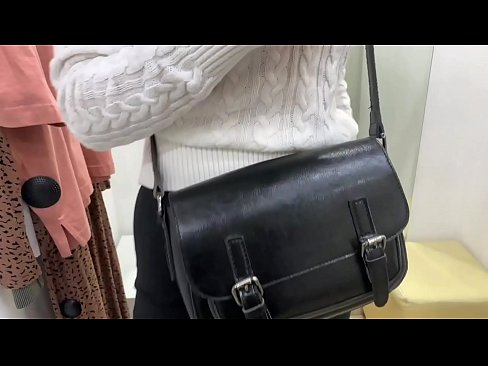 ❤️ Openbare masturbasie van jong teef FeralBerry met 'n dildo in die paskamer ❤️ Porno op af.pornogroupp.ru
